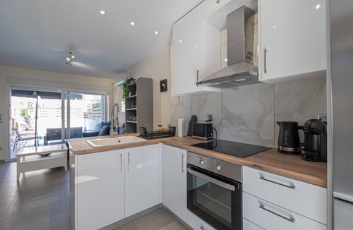 Kallithea House | Aurora Maisonette by RentalsPro