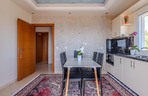 Eretria Apartment | Aurora's apartment eretria
