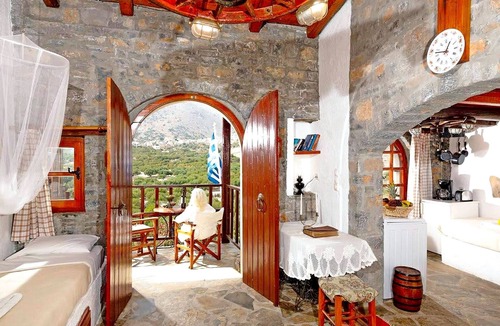 Mavrikiano House | Authentisches kretisches Steinhaus Clio mit Aussicht by Interhome