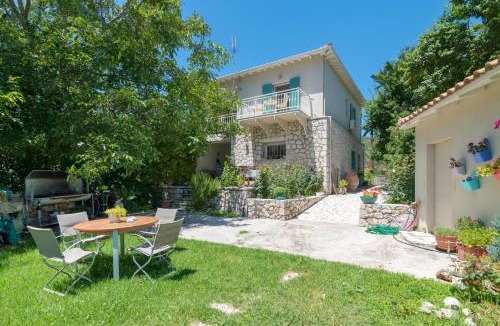 Asprogerakata Apartment | Avelia Pink