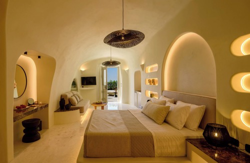 Pyrgos Hotel | Avelora Suites