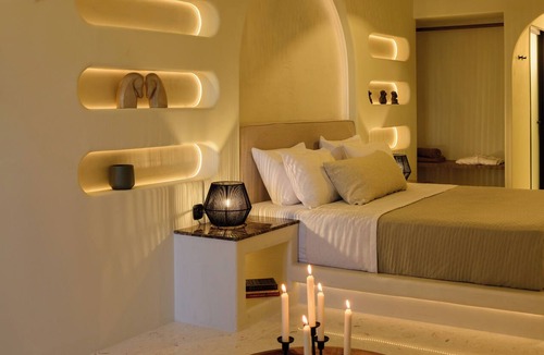 Pyrgos Hotel | Avelora Suites