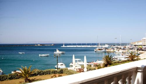 Tinos Town Hotel | Avra Hotel