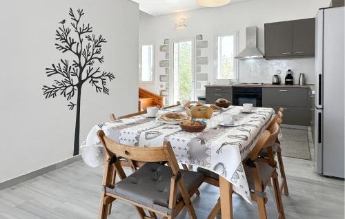 Kokkinon Khorion House | Awesome Home In Plaka