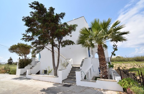 Kastraki Apartment | Baetylus SELF CATERING above ground floor apartment, near 3 beaches of Naxos