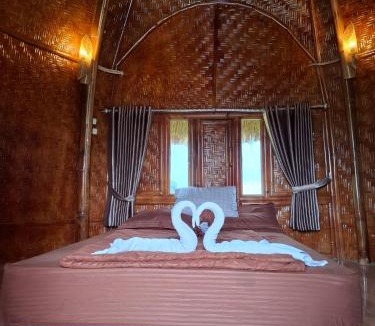 Bayan Cabin | Bale Gantar