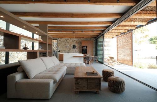 Skala Eresou Apartment | Barefoot Luxury Eressos Apartments