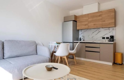Tirana Apartment | Barrikada-E – Modern Central Apartments with Balcony in Tirana