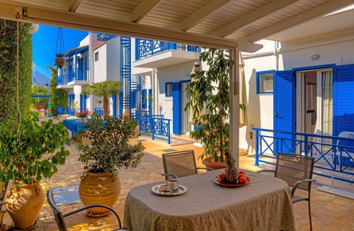 Agios Dimitrios Apartment | Bbq, balcony, 42mbps, king, backyard, full Kitchen-1