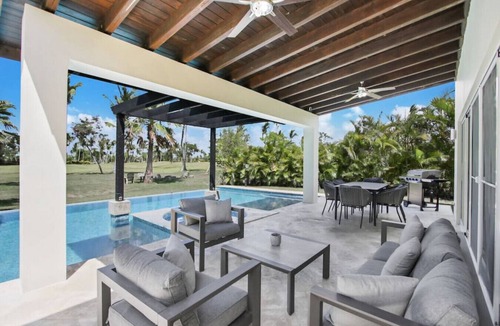 Bavaro Villa | BBuganvilla 388: Modern Cocotal Villa w/Pool, Jacuzzi & Staff
