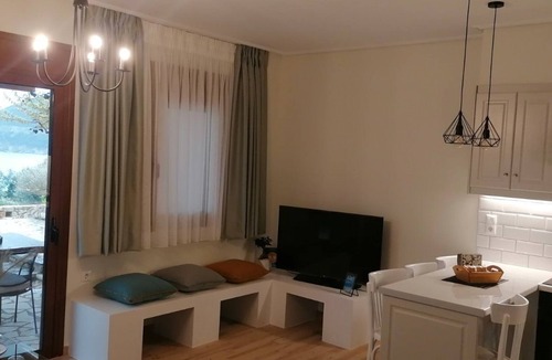 Kefalari Apartment | Beacfront suite Eleni