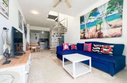 El Soco Apartment | Beach Front 2-Story penthouse BBQ Hottub La Romanann