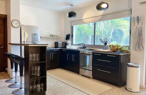 La Iglesia House | BEACH FRONT 3 Bedroom Villa with private Pool Sleeps 7