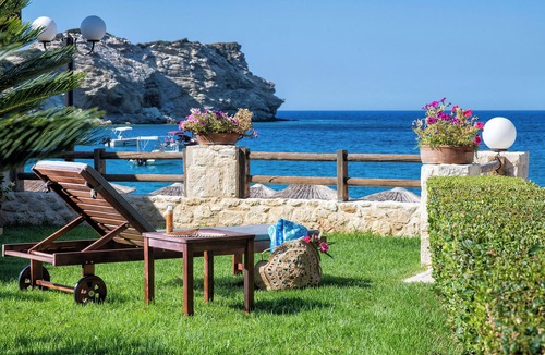 Lygaria Apartment | Beach Front Suite with jacuzzi in Ligaria - sleeps 4