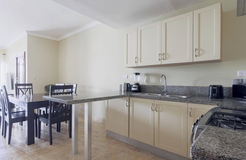 El Cortecito Condo | Beach Residency B2 200Mbps Pool BBQ Walk2Beach!