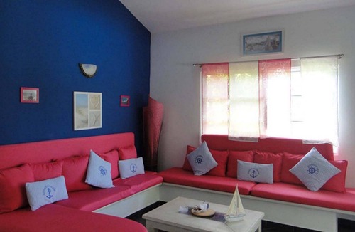 Urbanizacion Tavarez Villa | Beach, sun, girls, sport courts: guest-friendly residence in central Sosua!