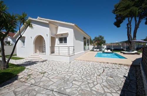 Acharavi Villa | Beach Villa Christina by PosarelliVillas