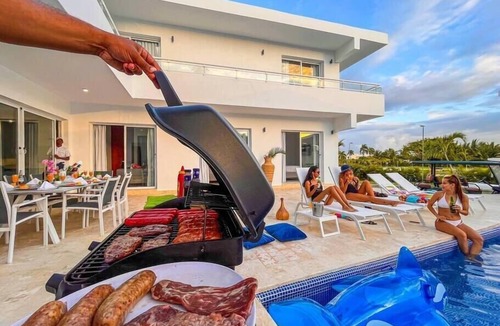 Punta Cana Villa | Beach Villa Fiesta with Pool, BBQ and Maid incl.