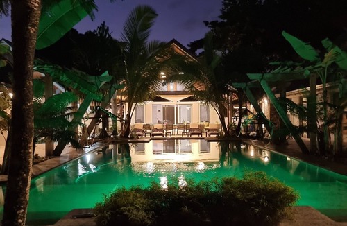 Tagaqe Villa | Beach Villa Fiji comes with an optional chef service, which is very economical.