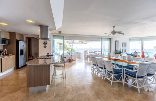 Villas Del Mar Apartment | Beachfront| 230M2 | Amazing View|Weekly Clean