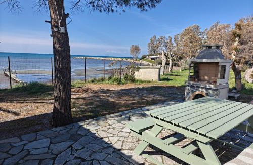 Lakopetra House | Beachfront 2Br Garden Bbq SeaView QuietRetreat