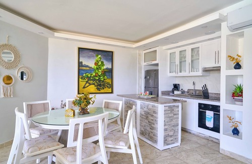 Villas Del Mar Apartment | Beachfront 4th Floor | King Bed | Pool & Beach Access