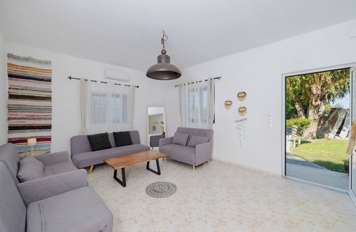 Gennadi House | Beachfront Cabana @ EcoBeach Hotel