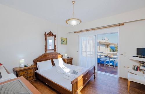 Gennadi Apartment | Beachfront studio Socrates