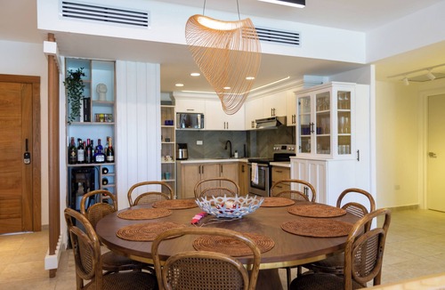 Villas Del Mar Apartment | Beachfront Luxury | 60”TV | FullKitchen| Marbella