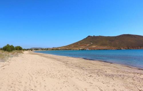 Aspous House | Beachfront Marilous House - Skyros Getaway