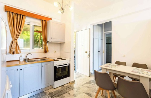 Pylos-Nestoras Apartment | Beachfront Nest Memi, Koroni-Seaheaven House A2