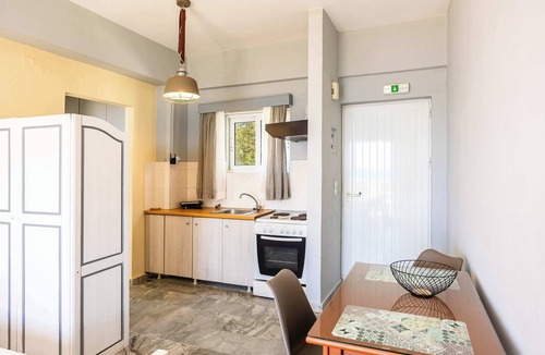Pylos-Nestoras Apartment | Beachfront Nest Memi, Koroni-Seaheaven House B1