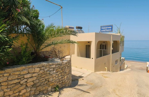 Agia Pelagia Apartment | Beachfront Panorama Aprtmnt - Kythira Seafront Gem