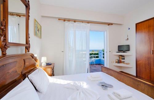 Gennadi Apartment | Beachfront Studio Socrates