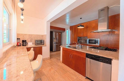 La Esplanada Villa | Beachfront villa, amazing sea views, FULLY LOADED!