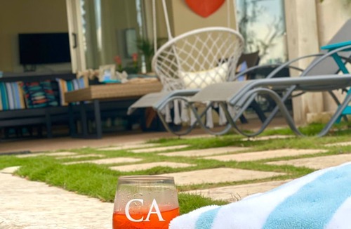 El Limon House | Beachfront Villa perfect for a family getaway! Pet-friendly + services.