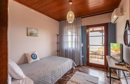 Gefira Mpania Villa | Beachfront Villa Psani - Escape with Garden