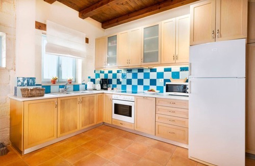 Rapaniana Villa | Beachfront villa w/private pool, ping pong and BBQ