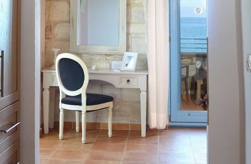 Rapaniana Villa | Beachfront villa w/Private Pool, ping-pong & BBQ
