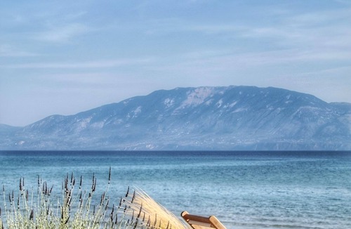 Alykes House | Beachfront wooden house in Zante