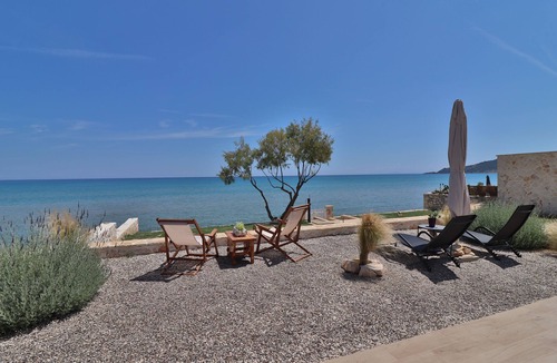Alykes House | Beachfront wooden house in Zante