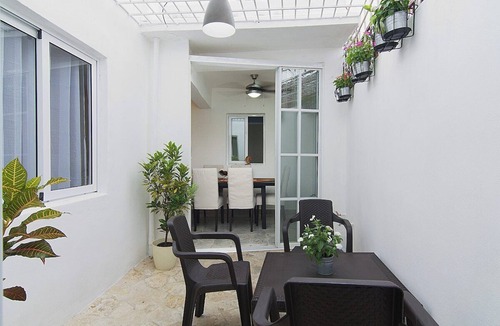 San Anton House | Beautiful 2 bedroom house directly on a park in the Colonial Zone