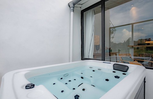 Banjar Semer House | Beautiful 3BR Stylish House w/Jacuzzi Next Umalas