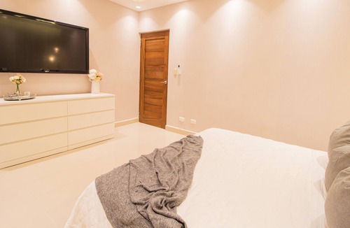 Viejo Arroyo Hondo Apartment | Beautiful AND Elegant Aparment IN Center OF SD