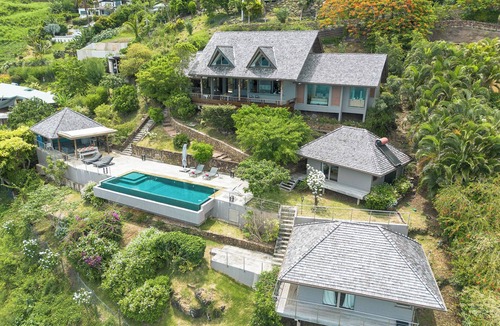 Teavaro Villa | Beautiful architect villa overlooking the lagoon and the island of Tahiti