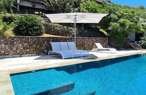 Teavaro Villa | Beautiful architect villa overlooking the lagoon and the island of Tahiti