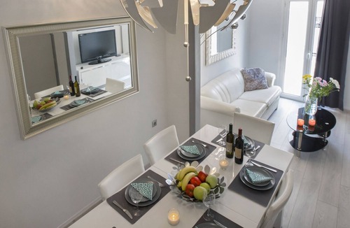 Makrigianni Apartment | Beautiful Modern 2BR Home on the Steps of Acropolis!