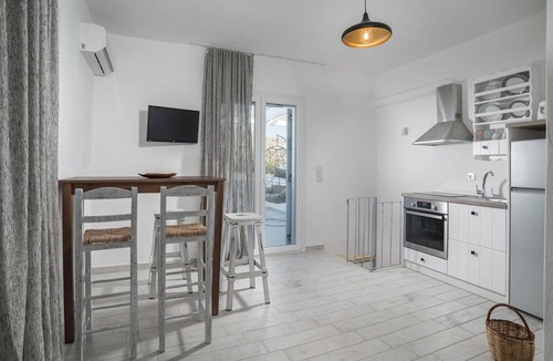 Plaka Villa | Beautiful Naxos Villa | Villa Yellow | 2 Bedrooms | Air-Conditioning