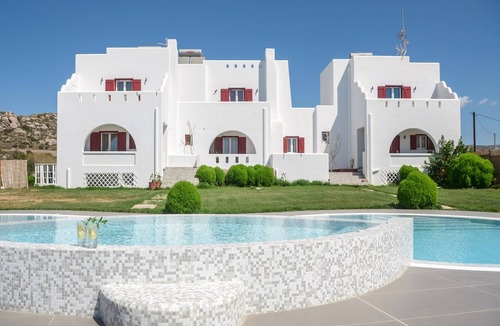 Plaka Villa | Beautiful Naxos Villa | Villa Yellow | 2 Bedrooms | Air-Conditioning
