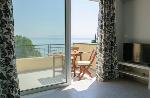 Oropos Apartment | Beautiful seaside studio with amazing view
